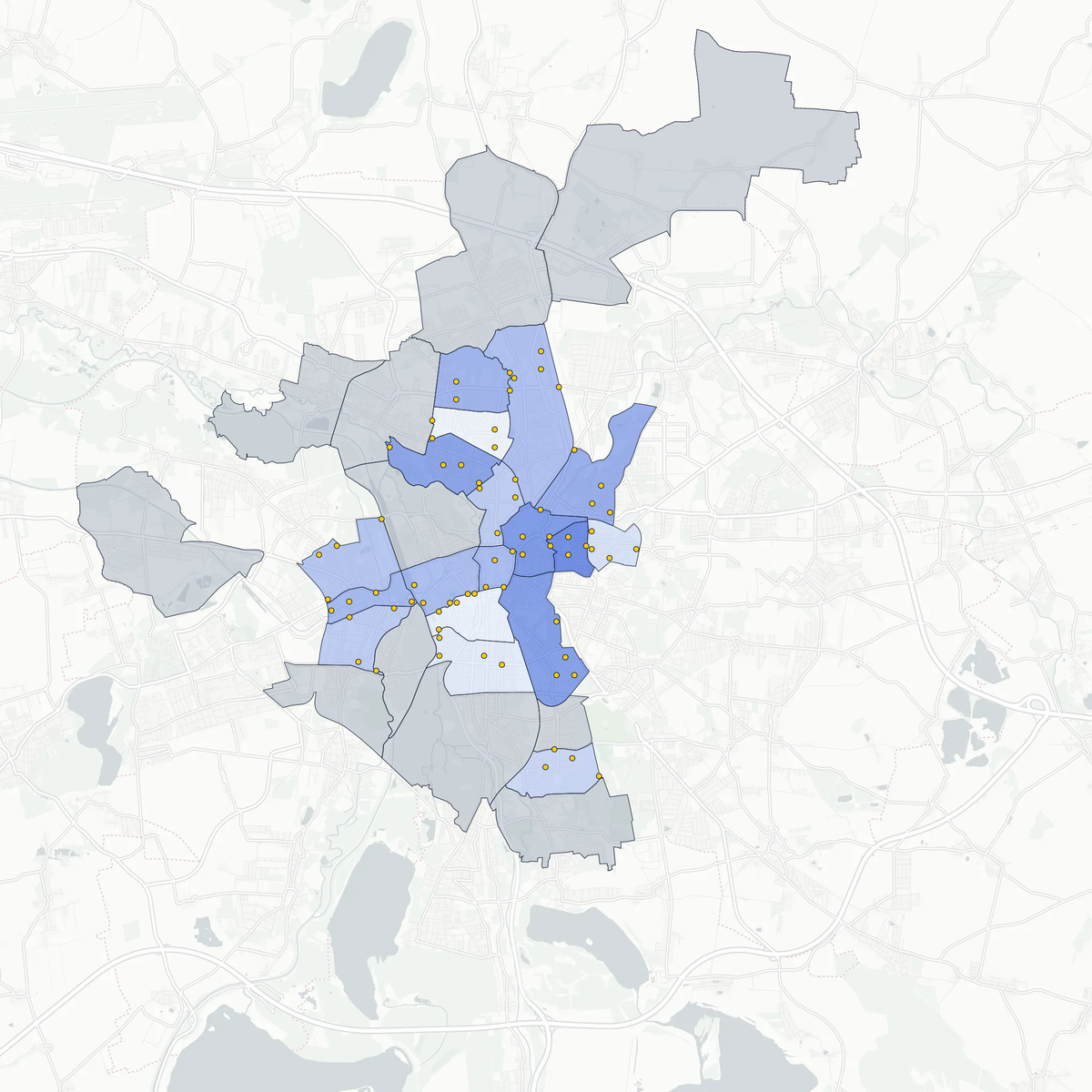 Anonymised sample analysis: location scoring per district in a major German city. Each yellow dot is a drill-in candidate.